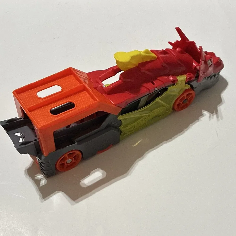 Hot Wheels Dragon Hauler Transporter GVH88 Car Carrier Truck 2020 Mattel Toy